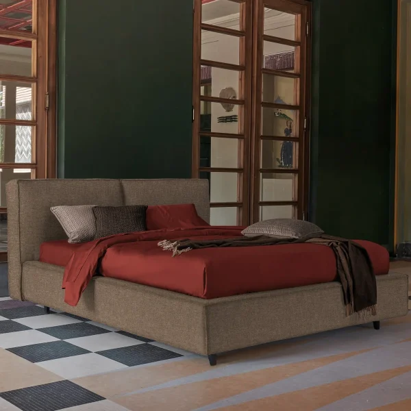 Pat tapițat Bill, Dorelan